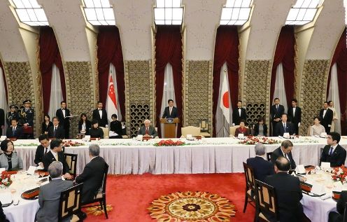 Photograph of the Prime Minister delivering an address at the banquet hosted by Prime Minister Abe and Mrs. Abe (1)