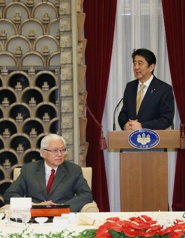 Photograph of the Prime Minister delivering an address at the banquet hosted by Prime Minister Abe and Mrs. Abe (2)