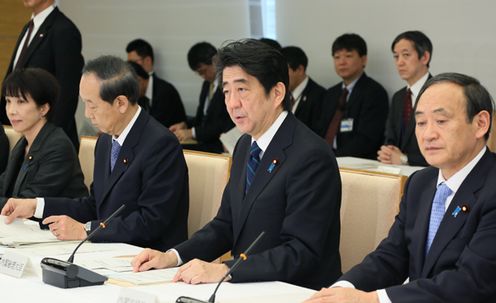 Photograph of the Prime Minister delivering an address (1)