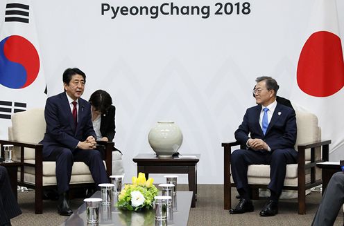 Photograph of the Japan-ROK Summit Meeting (1)