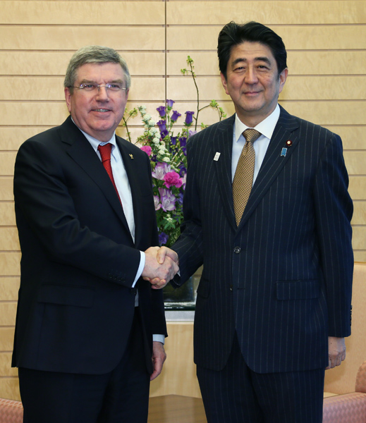 Photograph of Prime Minister Abe shaking hands with the IOC President