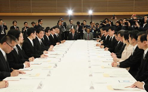 Photograph of the Prime Minister delivering an address (3)