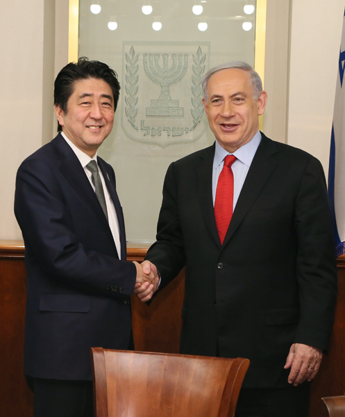 Photograph of Prime Minister Abe meeting with the Prime Minister of Israel (1)