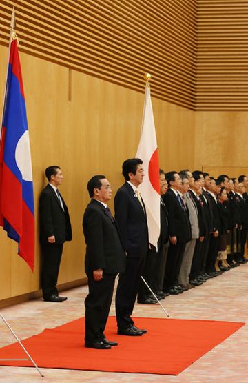 Photograph of the ceremony by the guard of honor (1)