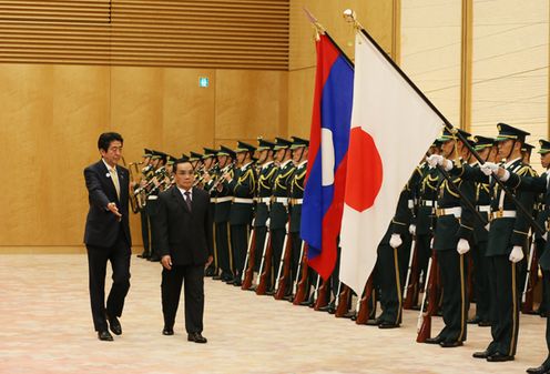 Photograph of the ceremony by the guard of honor (2)