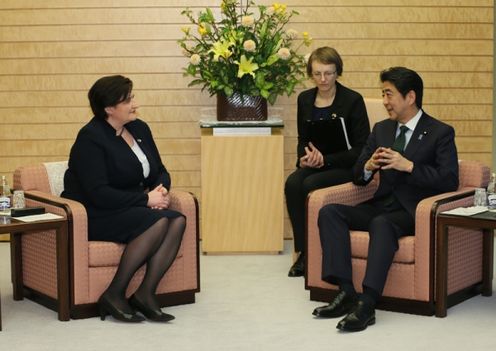 Photograph of the Prime Minister receiving the courtesy call (2)