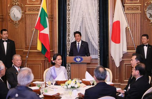 Photograph of the banquet hosted by the Prime Minister (1)