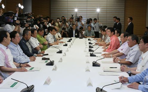 Photograph of the Prime Minister delivering an address (3)