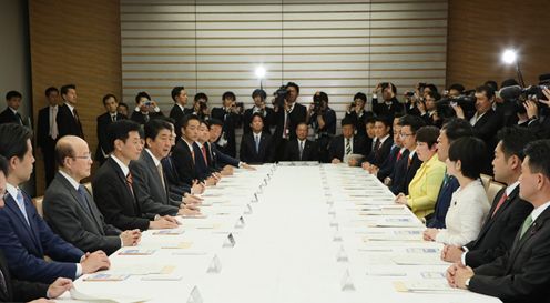 Photograph of the Prime Minister delivering an address (1)