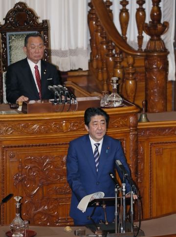 Photograph of the Prime Minister answering questions at the plenary session of the House of Councillors (1)