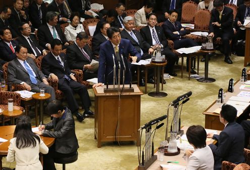 Photograph of the Prime Minister answering questions