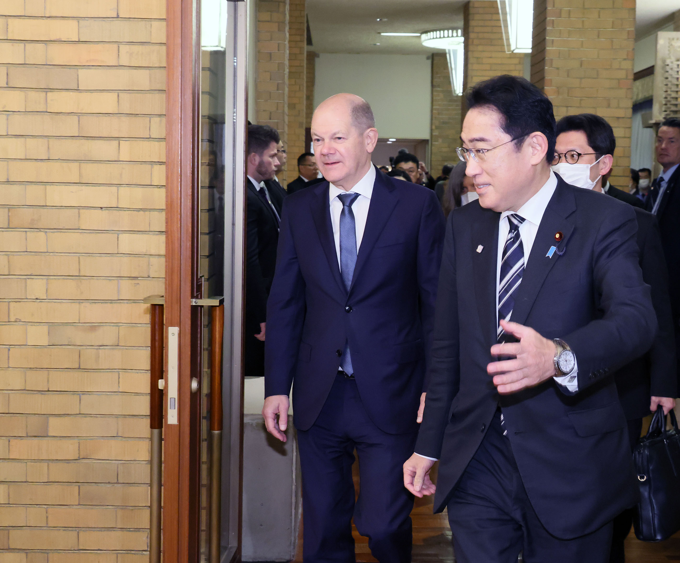 Prime Minister Kishida welcoming Chancellor Scholz