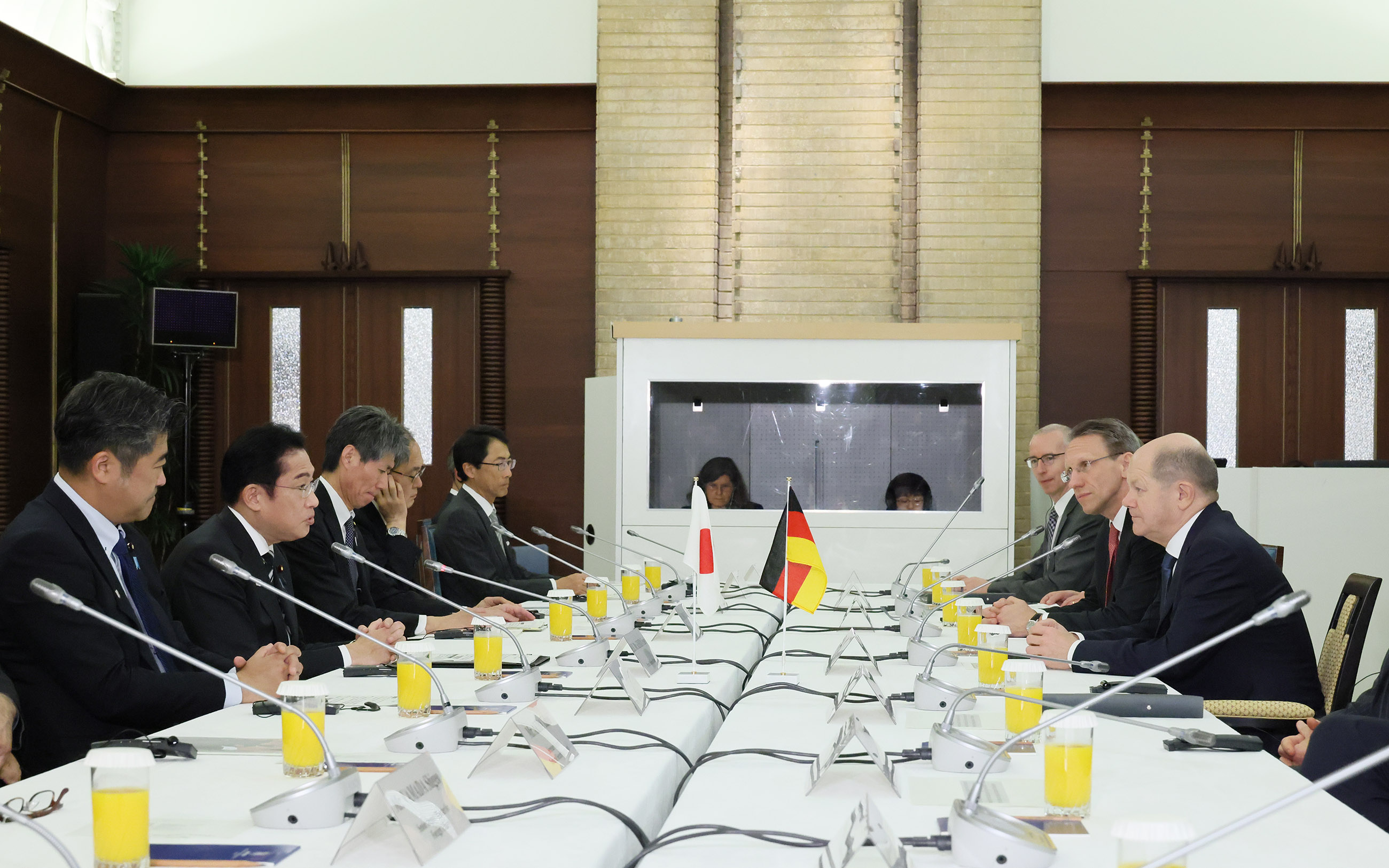 Leaders holding the Japan-Germany summit meeting (2)
