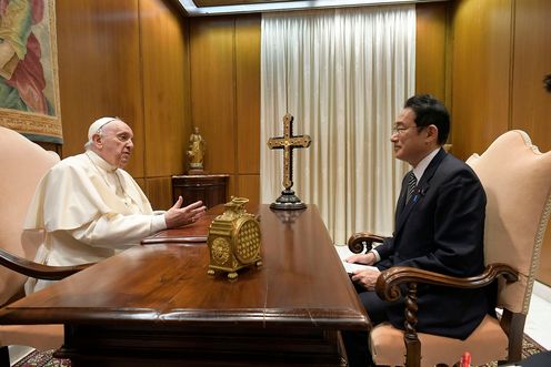 Photograph of the Prime Minister having an audience with Pope Francisco (photo courtesy of VaticanMedia) (1)
