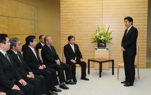 Photograph of the Prime Minister receiving the courtesy call (1)