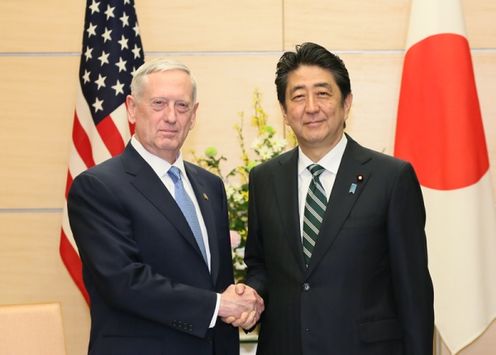 Photograph of the Prime Minister shaking hands with the U.S. Secretary of Defense