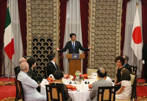 Photograph of the banquet hosted by Prime Minister Abe and Mrs. Abe