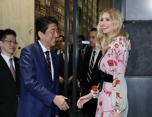 Photograph of Prime Minister Abe before dinner