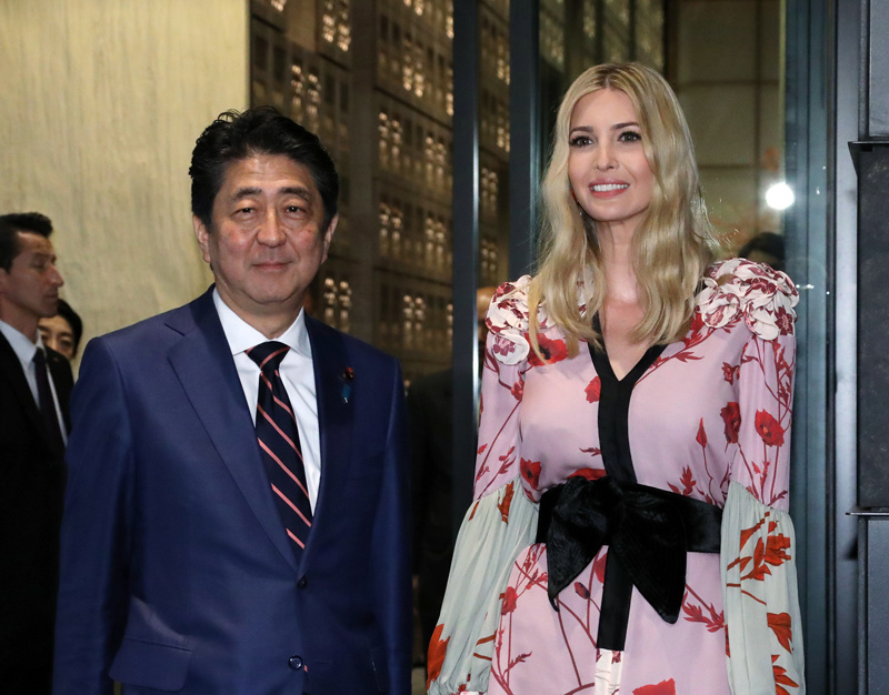 Photograph of Prime Minister Abe before dinner