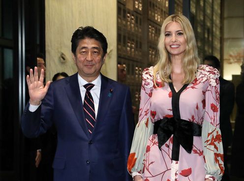 Photograph of Prime Minister Abe before dinner