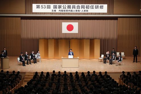 Photograph of the Prime Minister delivering an address (2)