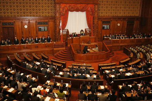 Photograph of the vote in the plenary session of the House of Councillors (2)