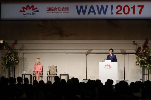 Photograph of Prime Minister Abe giving remarks (2)