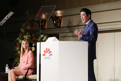Photograph of Prime Minister Abe giving remarks (3)