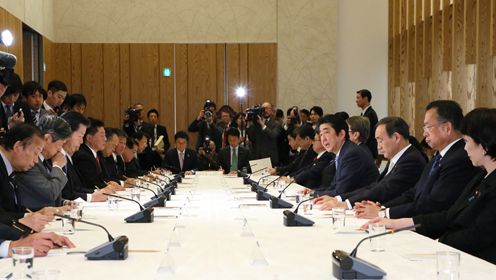 Photograph of the Prime Minister delivering an address (2)