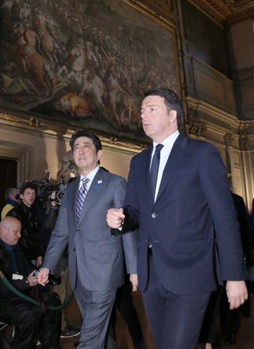 Photograph of the leaders about to attend the Japan-Italy joint press announcement