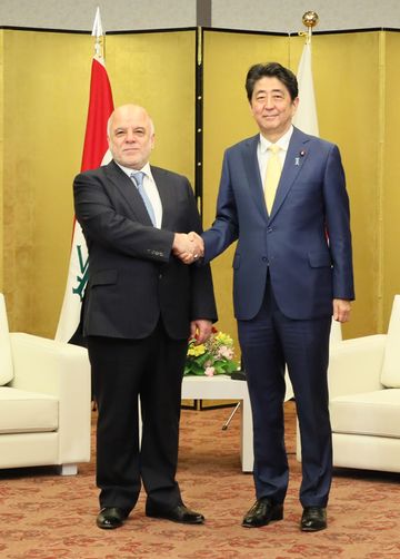 Photograph of the leaders shaking hands