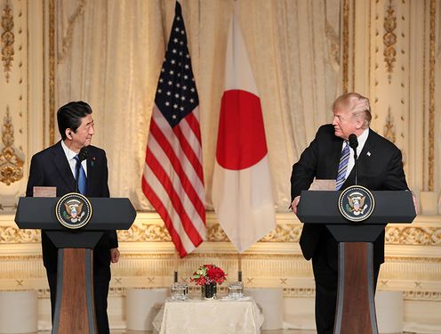 Photograph of the Japan-U.S. joint press conference