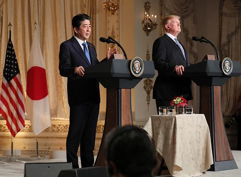 Photograph of the Japan-U.S. joint press conference