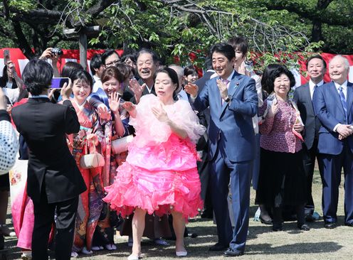 Photograph of the Prime Minister having a photograph taken with guests