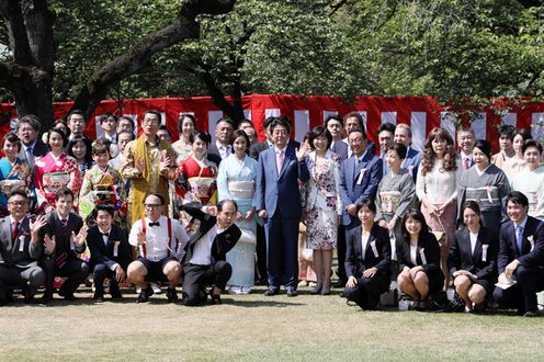 Photograph of the Prime Minister having a photograph taken with guests