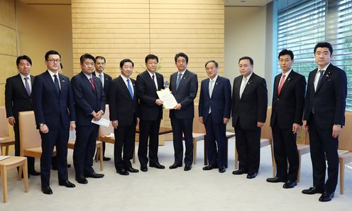 Photograph of the Prime Minister receiving the report