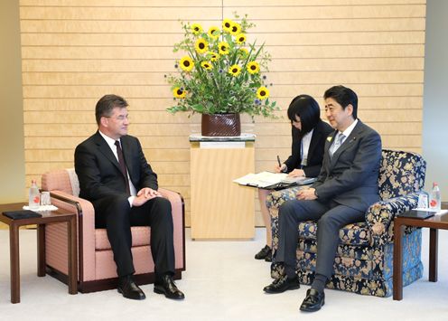 Photograph of the Prime Minister receiving the courtesy call (2)