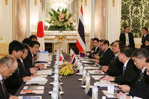 Photograph of the Japan-Thailand Summit Meeting