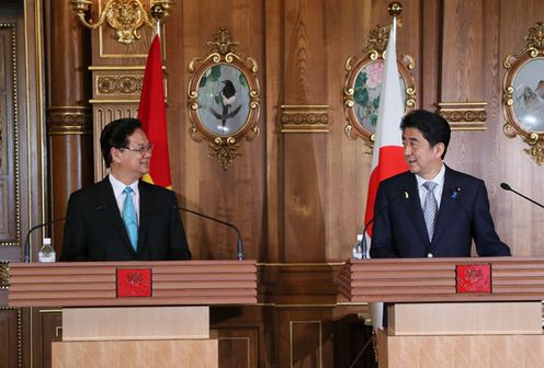 Photograph of the Japan-Viet Nam joint press announcement