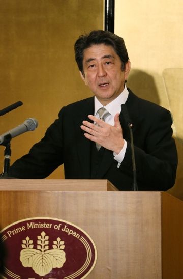 Photograph of the Prime Minister holding the press conference (3)