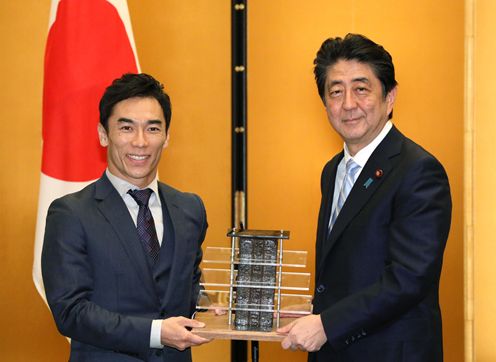 Photograph of the Prime Minister receiving a commemorative gift