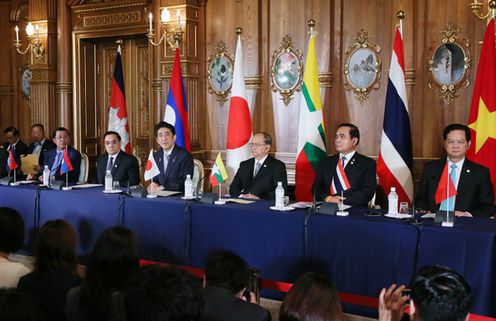 Photograph of the leaders of Japan and the Mekong region attending the joint press announcement