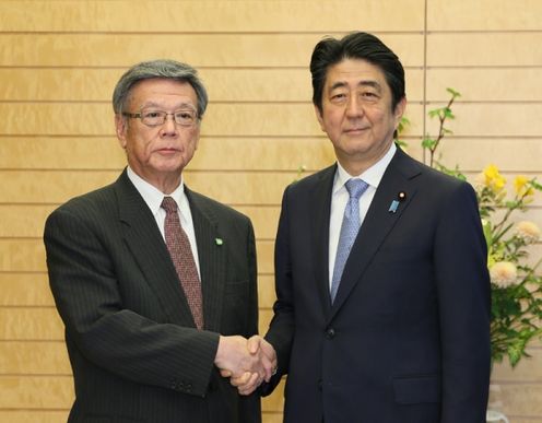 Photograph of the Prime Minister holding talks (1)