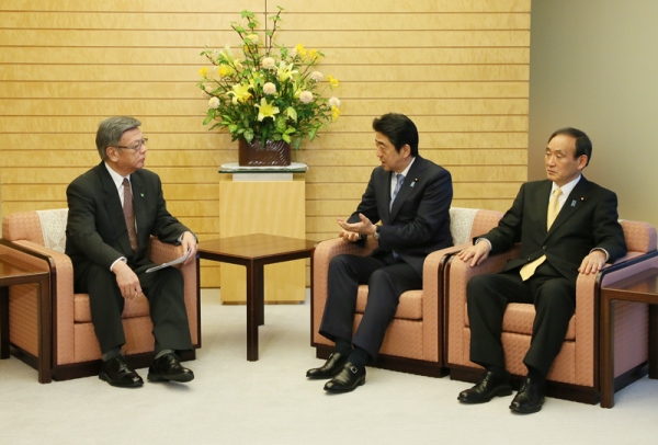 Photograph of the Prime Minister holding talks (2)