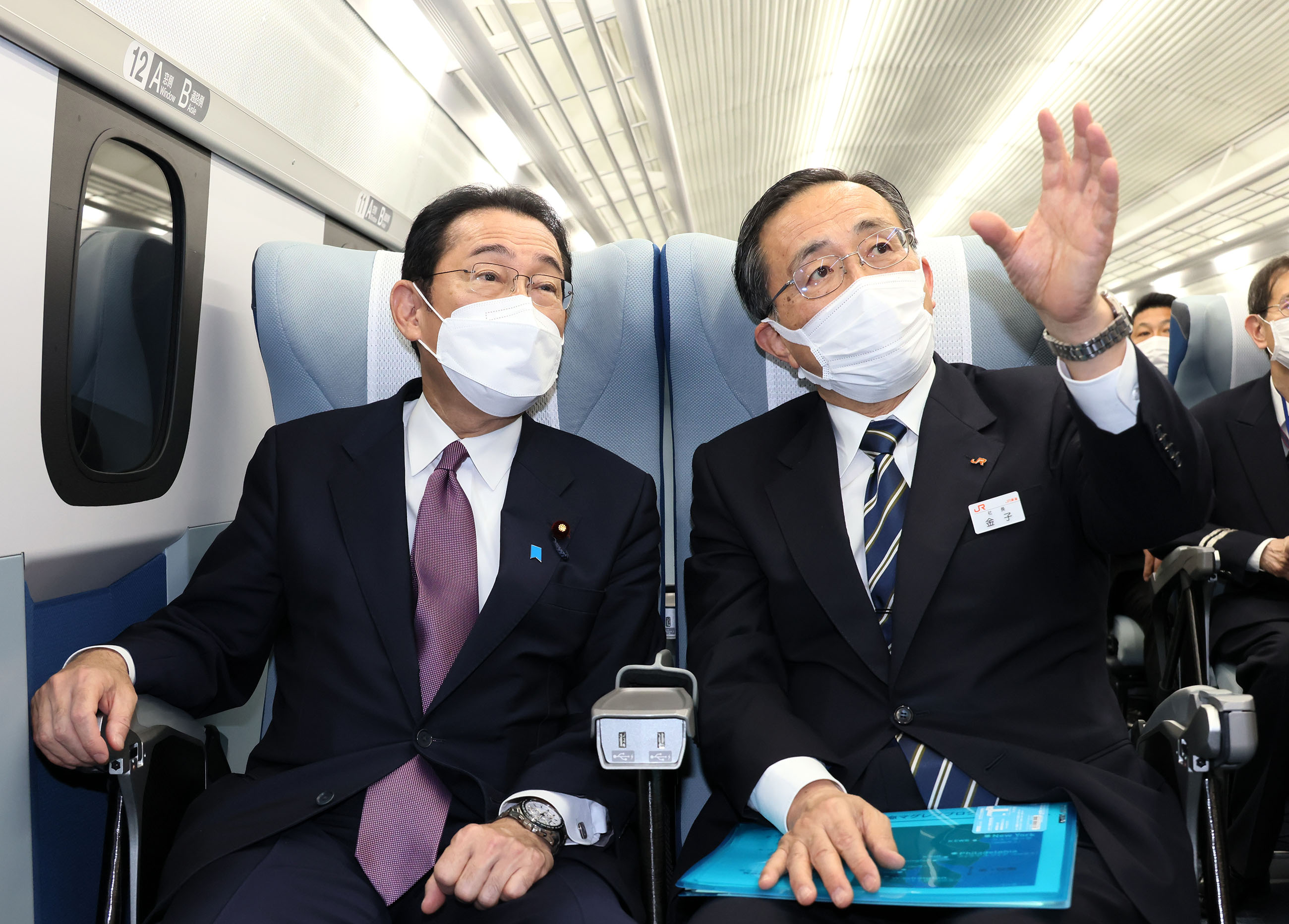 Photograph of the Prime Minister visiting the Yamanashi Maglev Test Track (5)