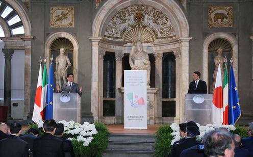 Photograph of the Japan-Italy joint press announcement
