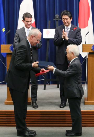 Photograph of the leaders attending the ceremony for the exchange of cooperation documents (2)