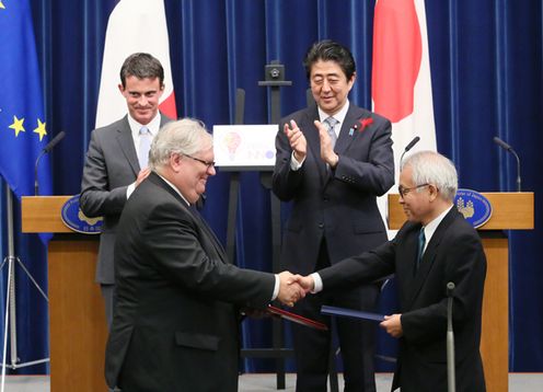 Photograph of the leaders attending the ceremony for the exchange of cooperation documents (3)