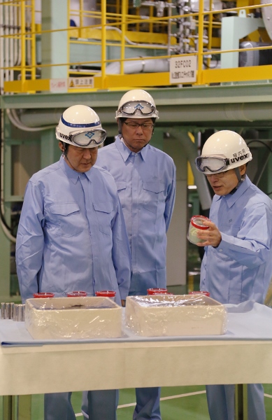 Photograph of the Prime Minister visiting a factory