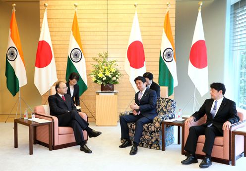 Photograph of the Prime Minister receiving the courtesy call (2)